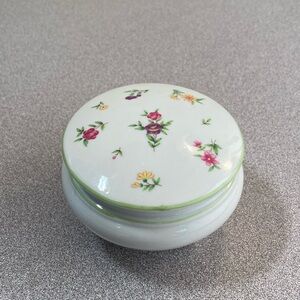 Porcelain trinket dish.